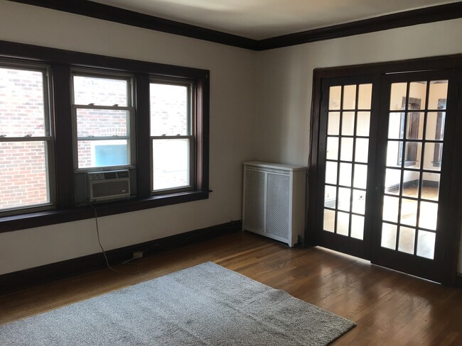 Living/Dining Room - 1610 W 5th Ave
