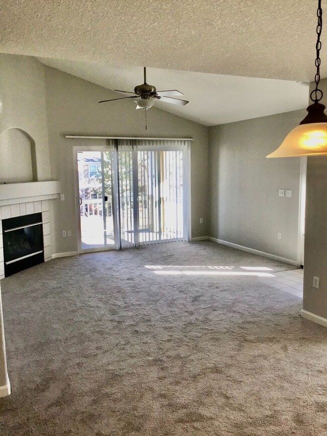 Building Photo - Beautiful Condo for rent in the Broadlands...