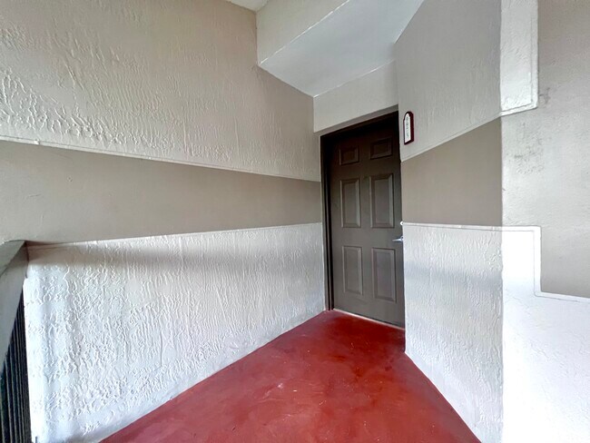 Foto del edificio - 9975 Nob Hill Ln