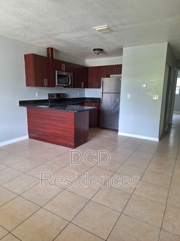 Building Photo - 612 Sally Ln S