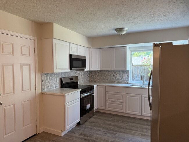 Foto del edificio - 3527 Cotillion Dr