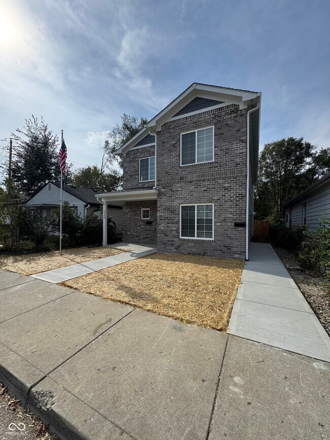 Building Photo - 528 N Elder Ave