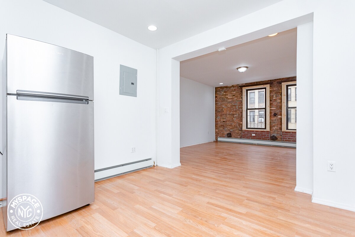 Foto principal - 487 St Johns Pl