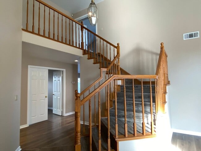 Building Photo - Totally Remodeled, Five Bedroom, Three Bat...