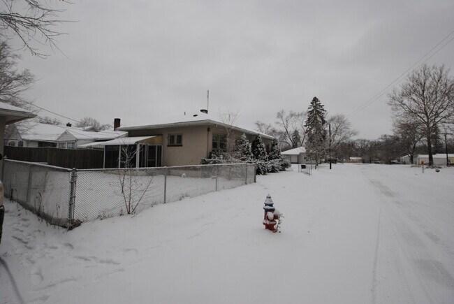 Building Photo - 1534 Medora