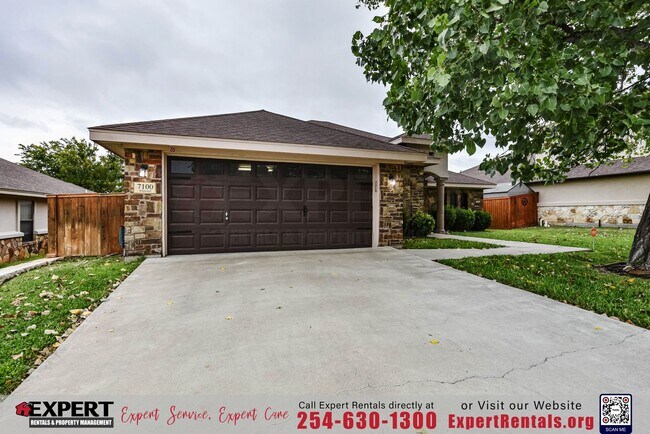 Building Photo - GORGEOUS 3 BEDROOM HOME WITH SOLAR PANELS!!