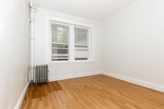 Foto del edificio - Brighton 2 bed split steps from Green Line, available now