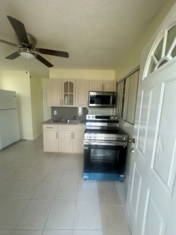 Foto del edificio - 12041 NW 22nd Pl