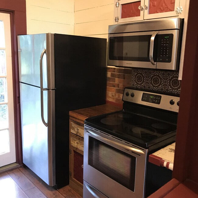 Building Photo - 5250 Willow Bend Ln