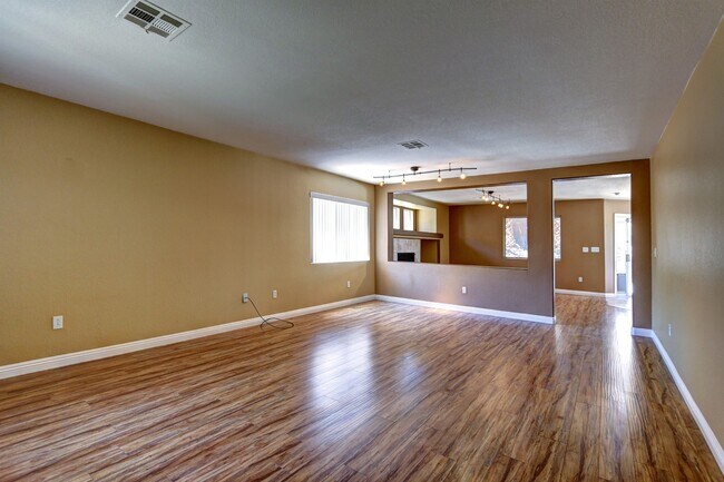 Foto del edificio - 7545 Tumbling St