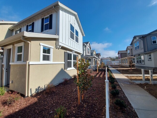 Building Photo - 7862 Paseo de Daly