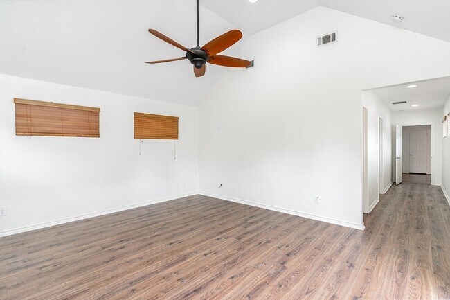 Foto del edificio - 4220 Lovers Ln