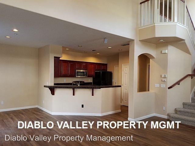 Building Photo - 3 br, 2.5 bath House - 899 Havasu Court