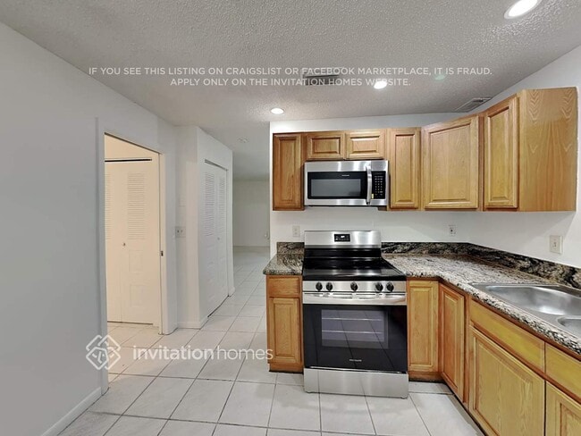 Building Photo - 9912 NW 9th Ct
