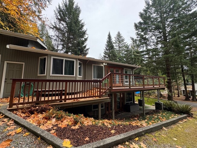 Building Photo - 3 Bed / 2.5 Bath in Sudden Valley!