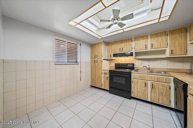 Building Photo - 3150 N Harbor City Blvd