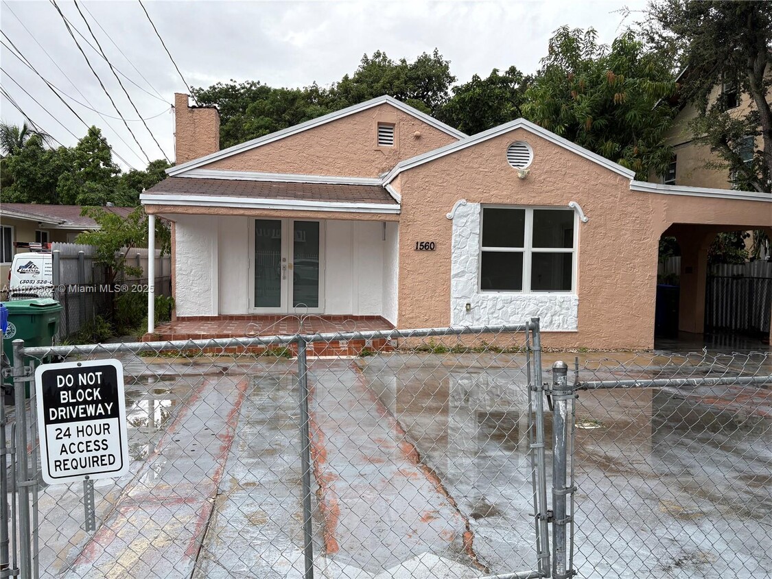 Primary Photo - 1560 NW 25th Ave