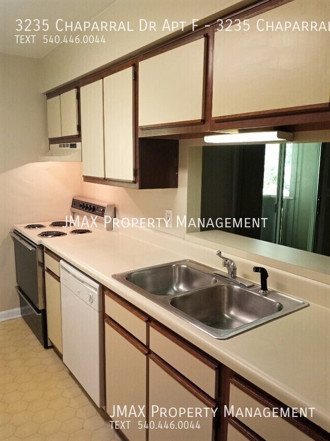 Building Photo - 3235 Chaparral Dr