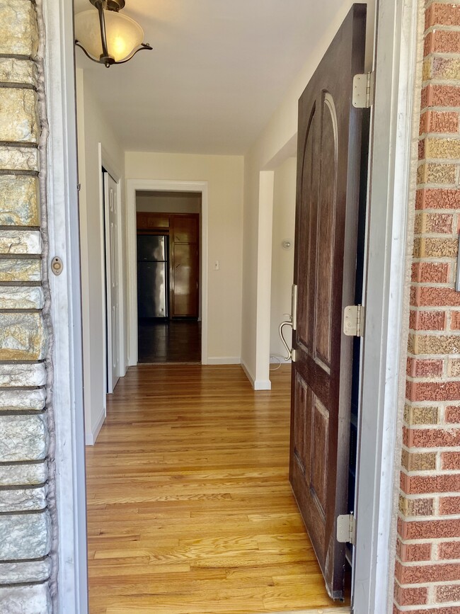 Building Photo - 1426 Anderson Ave