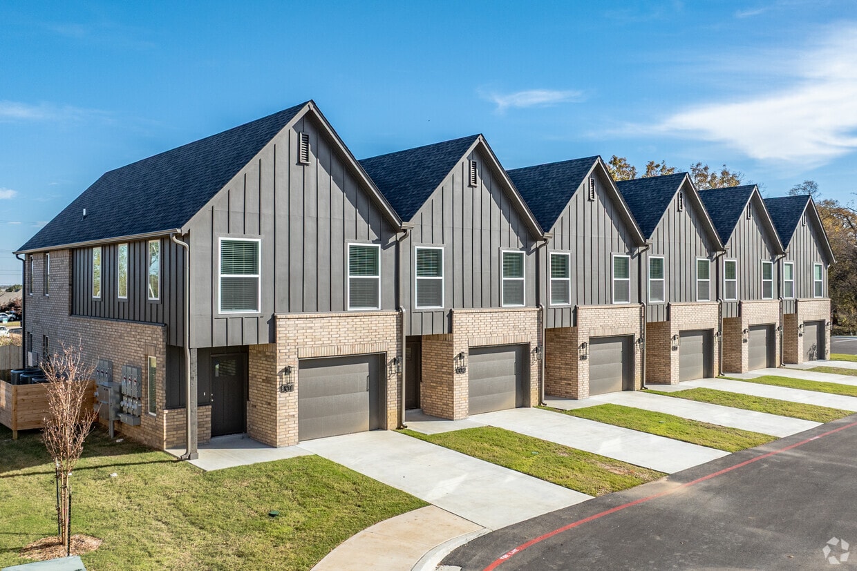 Primary Photo - Townhomes at Centennial Crossing