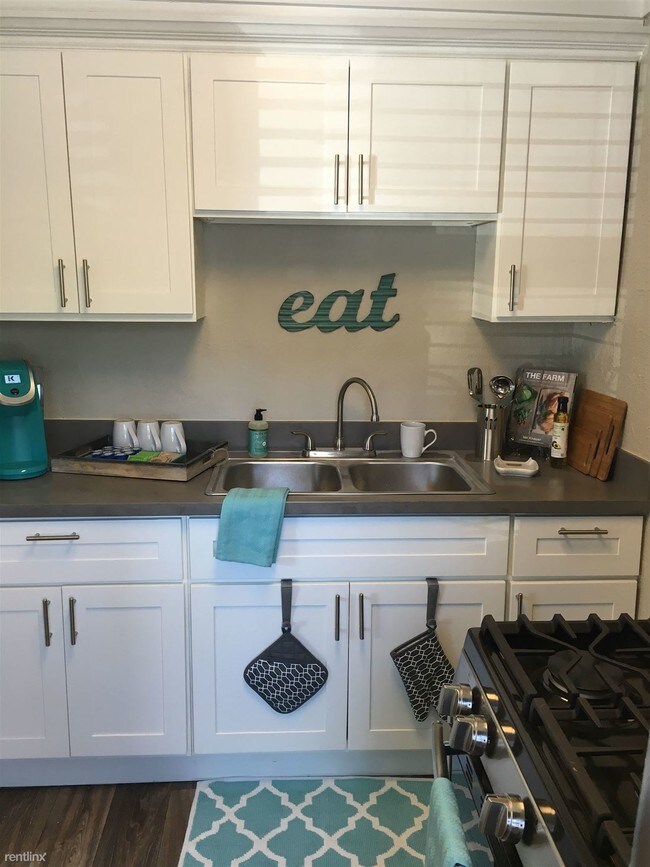 Building Photo - 1224 Yakima Ave