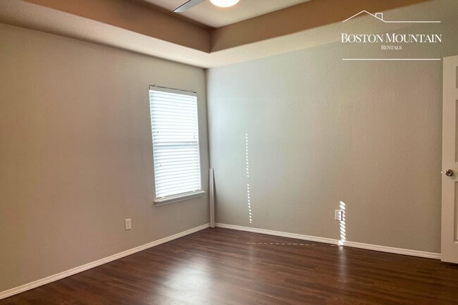 Building Photo - 1121 Apollo Dr