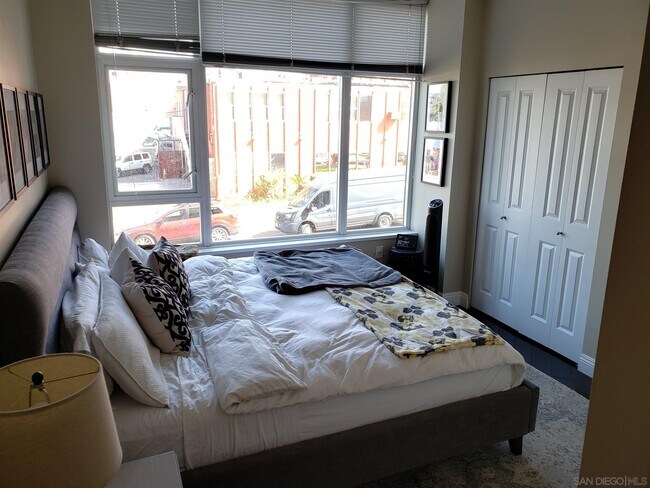 Foto del edificio - 475 Redwood St