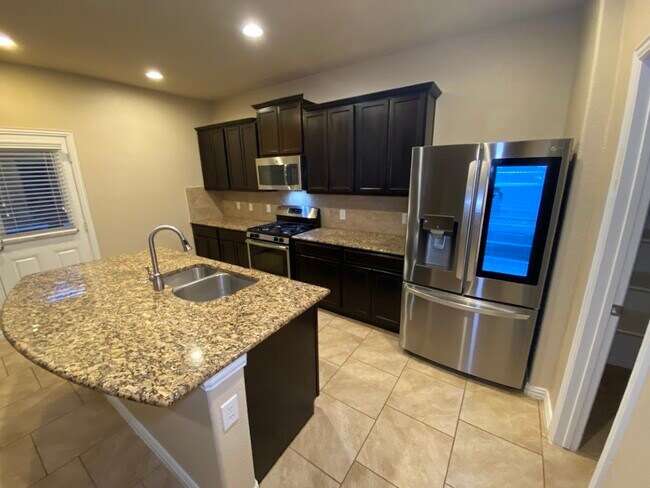 Building Photo - 5910 Akin Song