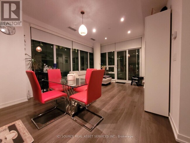 Building Photo - 98 Lillian St