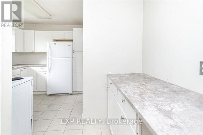 Building Photo - 160 Mountbatten Ave