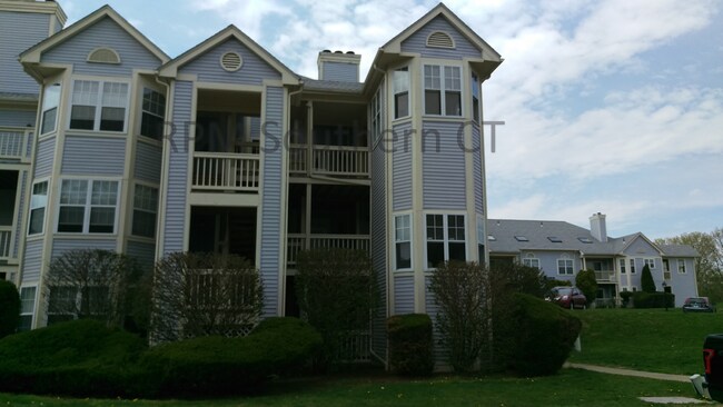 Foto del edificio - 75 Redwood Dr