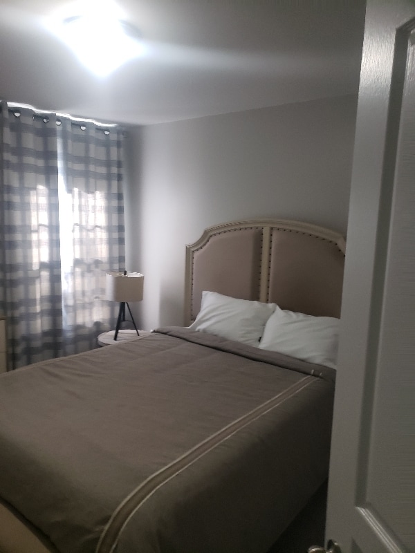 Foto del edificio - 7592 Holly Ridge Dr