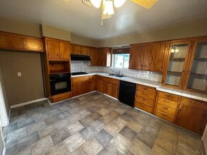 Building Photo - 253 Leeward Ave