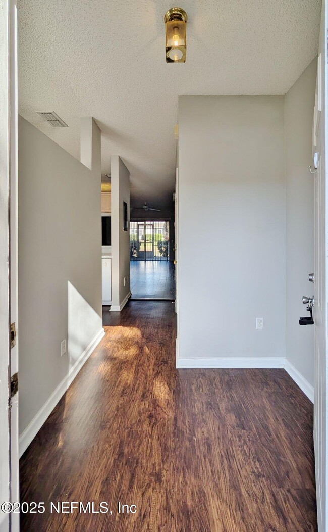 Building Photo - 12311 Kensington Lakes Dr