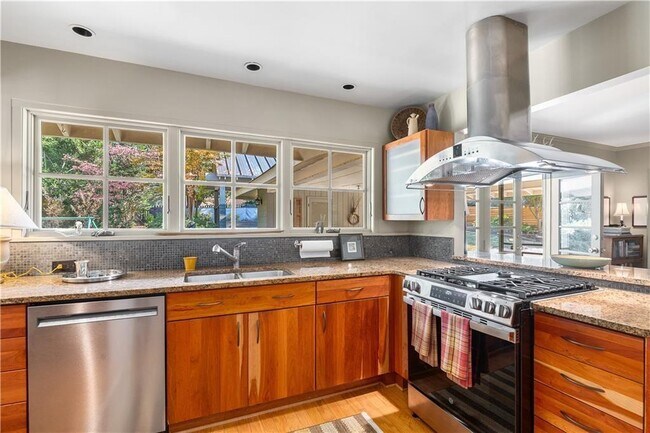 Foto del edificio - 465 Eastland Dr