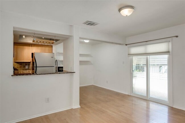 Building Photo - 3627 Menchaca Rd