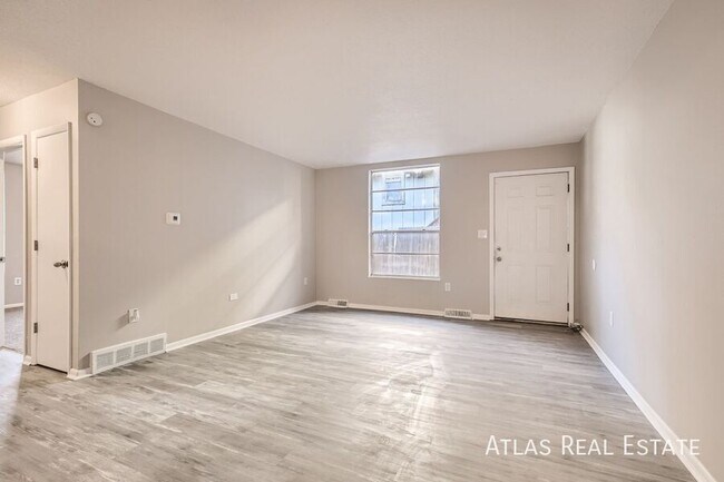 Foto del edificio - 331 N Columbine St