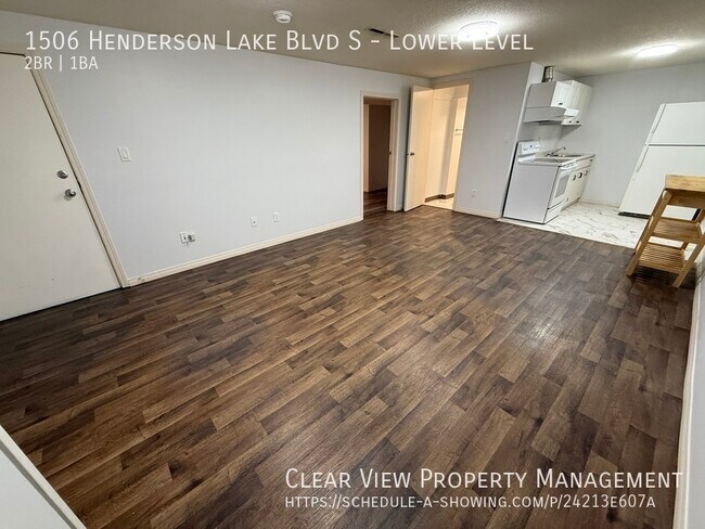 Photo du bâtiment - Recently Renovated 2-Bedroom Lower Suite i...