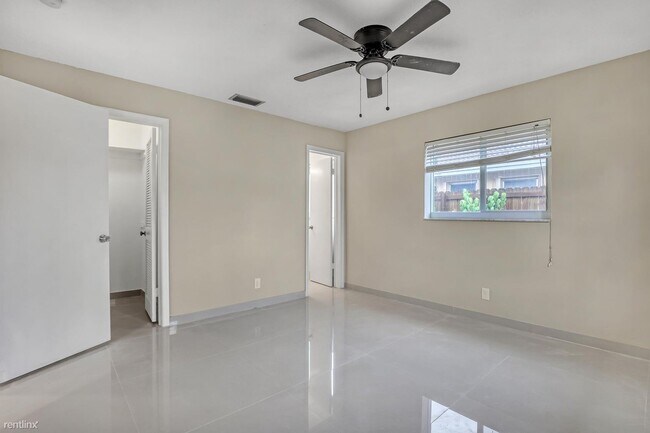 Foto del edificio - 2 br, 2 bath House - 3548 NE 5th Dr # B