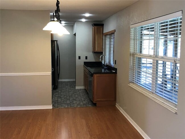 Building Photo - 3831 Country Bend E