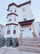 Building Photo - 46 Grove St