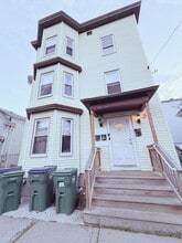 Building Photo - 46 Grove St
