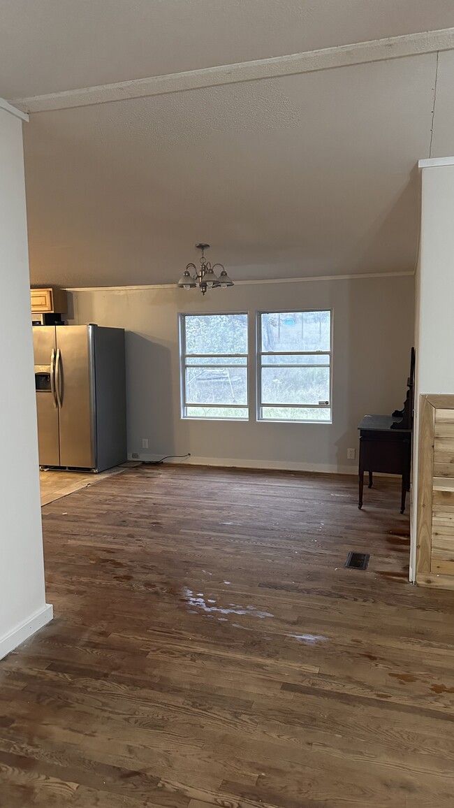 Living area towards kitchen - 110 Key Rd