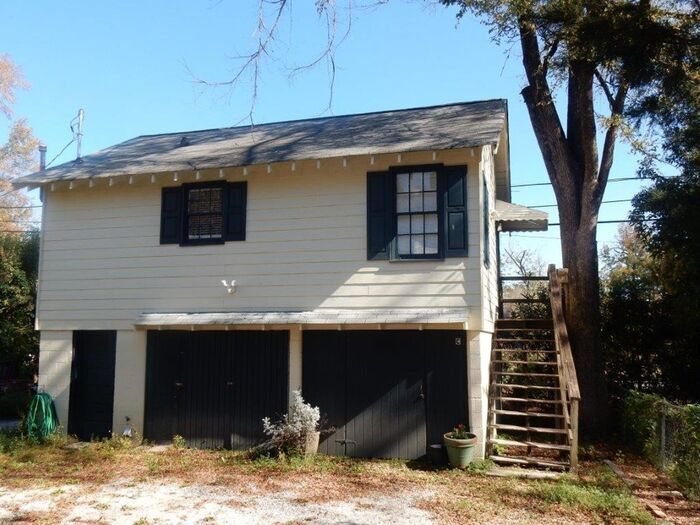 Primary Photo - Furnished Apartment Located near Lakebottom!
