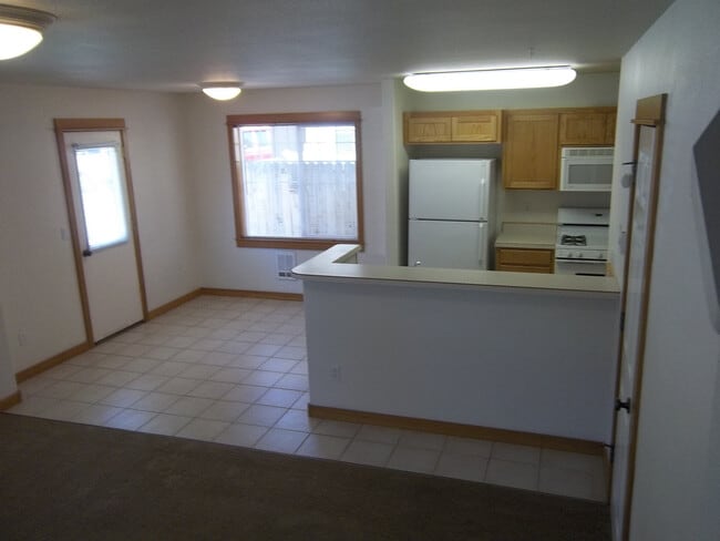 Building Photo - 1760 NE Lotus Dr