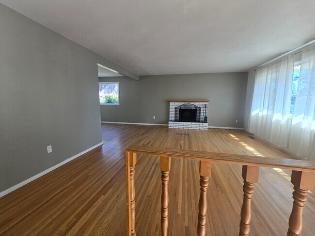 Building Photo - 3010 W Weile Ave