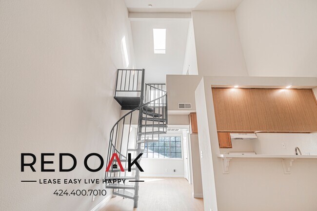 Building Photo - 4651 Cahuenga Blvd