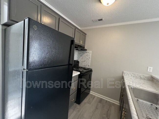 Building Photo - 5849 Century Oaks Dr