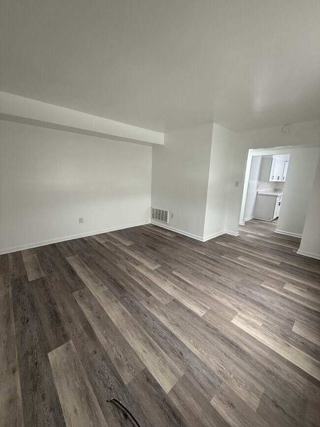 Foto del edificio - 62 Birchwood Ln