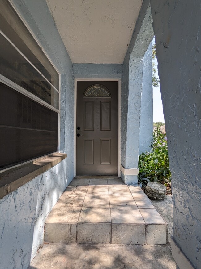 Building Photo - 2085 San Sebastian Way N